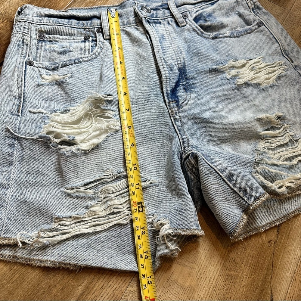 American Eagle Distressed Light Wash Hi-Rise Boyfriend Shorts Size 2 - Picture 12 of 14